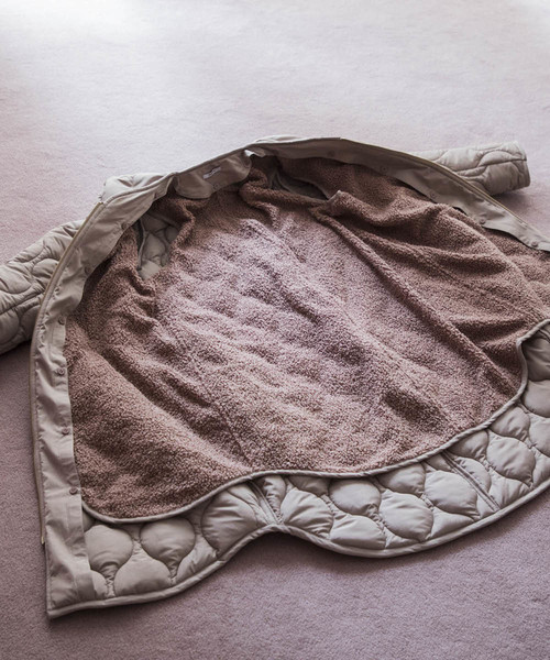 Emma Taylor(エマテイラー)の「ミリタリーノーカラーキルティングコクーンコート(ミリタリージャケット・レディース・ベージュ/カーキ/ブラック・34/36)」の21枚目の写真