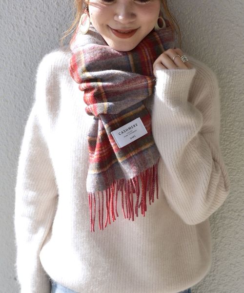 SHIPS（シップス）の「カシミヤリバーシブルマフラーチェック◇（マフラー・レディース・ブラック/ライトグレー/ブラウン/ナチュラル/ネイビー/レッド/ブルー/オレンジ・ONE SIZE）」の7枚目の写真