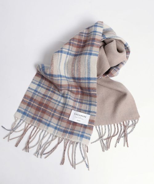 SHIPS（シップス）の「カシミヤリバーシブルマフラーチェック◇（マフラー・レディース・ブラック/ライトグレー/ブラウン/ナチュラル/ネイビー/レッド/ブルー/オレンジ・ONE SIZE）」の13枚目の写真