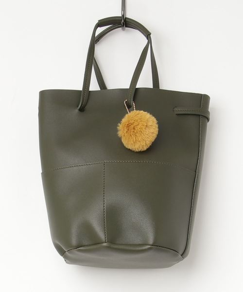 KOBE LETTUCE（コウベレタス）の「エコファーポンポン付き2wayバケツ型デザイン巾着バッグ（ハンドバッグ・レディース・ネイビー/カーキ/グレイッシュベージュ・FREE）」の10枚目の写真