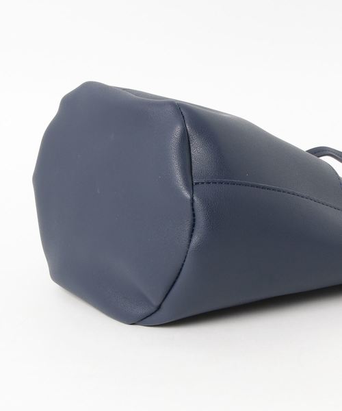 KOBE LETTUCE（コウベレタス）の「エコファーポンポン付き2wayバケツ型デザイン巾着バッグ（ハンドバッグ・レディース・ネイビー/カーキ/グレイッシュベージュ・FREE）」の8枚目の写真