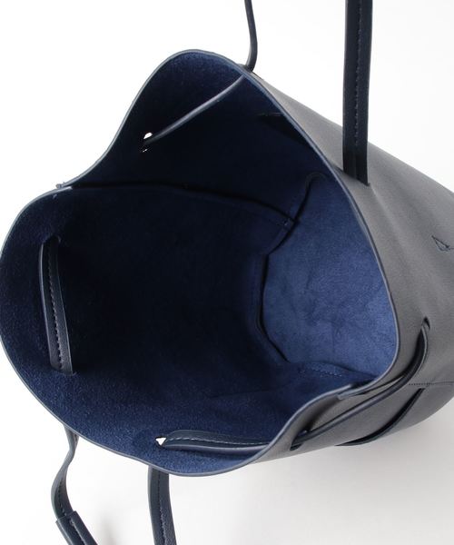 KOBE LETTUCE（コウベレタス）の「エコファーポンポン付き2wayバケツ型デザイン巾着バッグ（ハンドバッグ・レディース・ネイビー/カーキ/グレイッシュベージュ・FREE）」の13枚目の写真