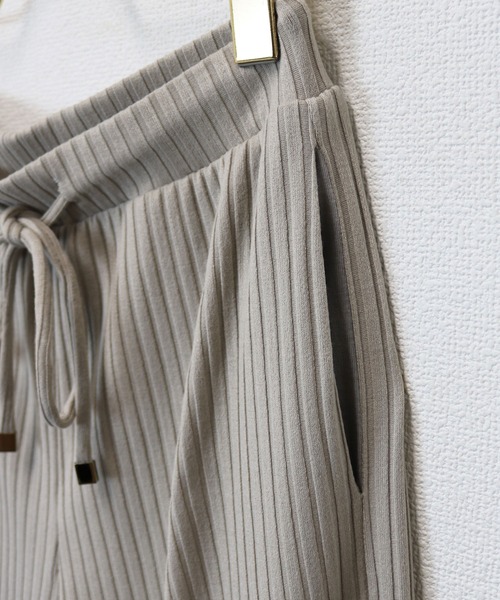 andme（アンドミー）の「カットリブニットソーワイドパンツ（その他パンツ・レディース・ネイビー/カーキ/グレー系その他/ブラック/ベージュ/ライトブラウン/グリーン/ブルー系その他/チャコールグレー/ブラウン・M/L）」の15枚目の写真