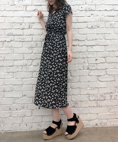 one after another NICE CLAUP(ワンアフターアナザーナイスクラップ)の「【ZOZO限定】フレンチスリーブ開襟ワンピース(ワンピース・レディース・ブラック系その他/ベージュ/イエロー系その他/ピンク系その他/ストライプ/ベージュ系その他・FREE)」の12枚目の写真