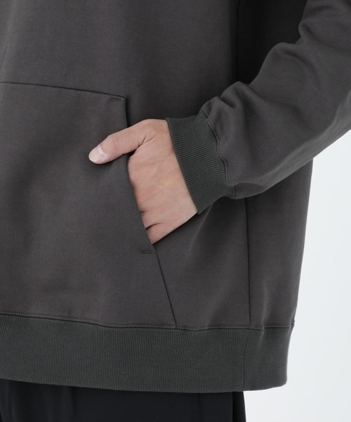 STUDIOUS（ステュディオス）の「【STUDIOUS】ハードシルケットプルオーバーフーディーver.2（パーカー・メンズ・ホワイト/ベージュ/ブルー/ダークグレー・1/2/3）」の6枚目の写真