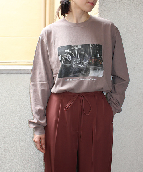 ottilie(オティーリエ)の「フォトプリントロンT カフェ(Tシャツ/カットソー・レディース・ブラック/オフホワイト/モカ・FREE)」の3枚目の写真