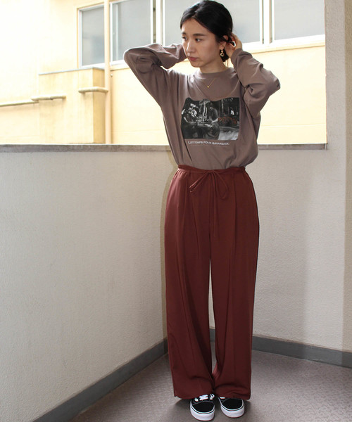 ottilie(オティーリエ)の「フォトプリントロンT カフェ(Tシャツ/カットソー・レディース・ブラック/オフホワイト/モカ・FREE)」の8枚目の写真