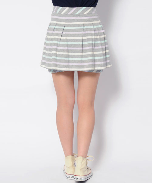 MILKFED.(ミルクフェド)の「STRIPE TUCKED SKIRT (スカート/インナーショーツ付き/ボーダー/フレアー)(スカート・レディース・ホワイト/アッシュ/ネイビー・SMALL/MEDIUM)」の4枚目の写真