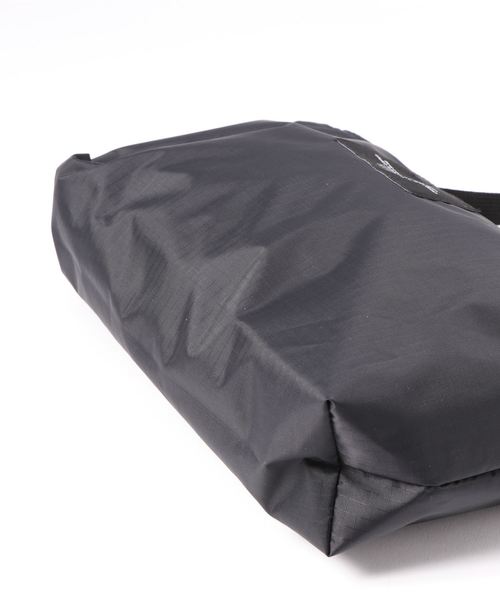 HELIOPOLE（エリオポール）の「BAGS IN PROGRESS: クロスボディバッグ（ショルダーバッグ・レディース・ホワイト/ブラック/カーキ・FREE）」の5枚目の写真