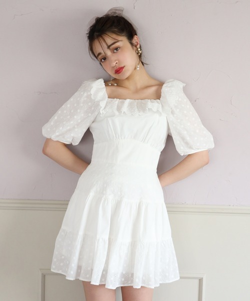 one after another NICE CLAUP(ワンアフターアナザーナイスクラップ)の「ティアードフリルワンピース(ワンピース・レディース・オフホワイト/ベージュ・FREE)」の1枚目の写真