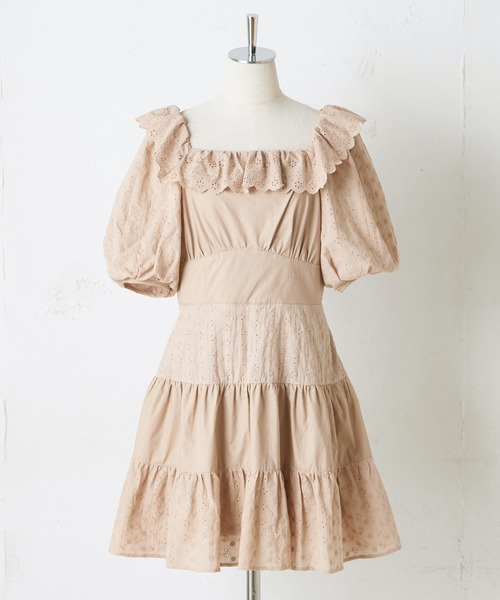 one after another NICE CLAUP(ワンアフターアナザーナイスクラップ)の「ティアードフリルワンピース(ワンピース・レディース・オフホワイト/ベージュ・FREE)」の18枚目の写真