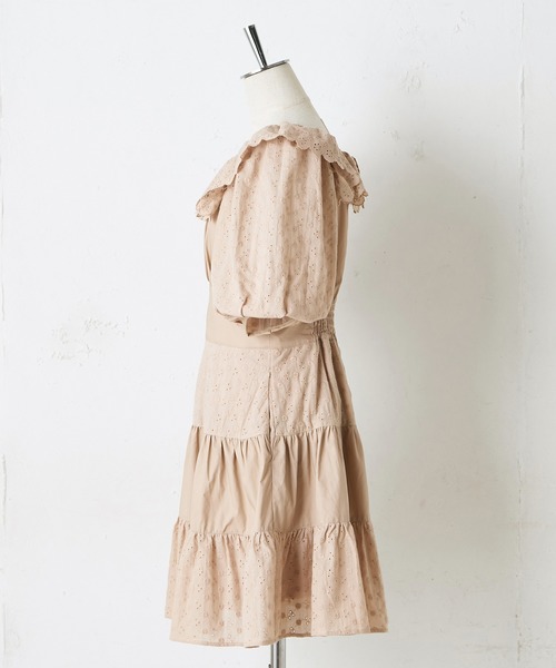 one after another NICE CLAUP(ワンアフターアナザーナイスクラップ)の「ティアードフリルワンピース(ワンピース・レディース・オフホワイト/ベージュ・FREE)」の19枚目の写真