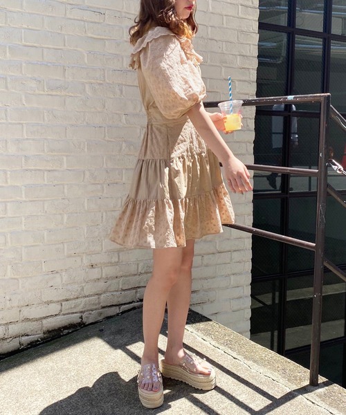 one after another NICE CLAUP(ワンアフターアナザーナイスクラップ)の「ティアードフリルワンピース(ワンピース・レディース・オフホワイト/ベージュ・FREE)」の7枚目の写真