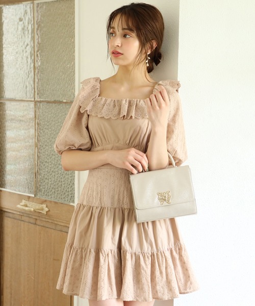 one after another NICE CLAUP(ワンアフターアナザーナイスクラップ)の「ティアードフリルワンピース(ワンピース・レディース・オフホワイト/ベージュ・FREE)」の3枚目の写真