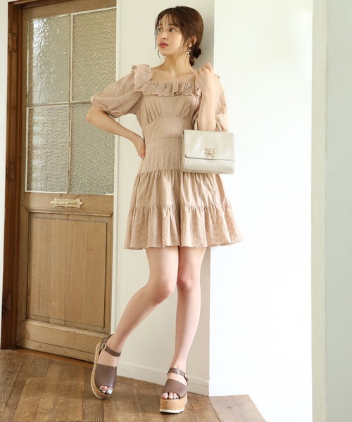 one after another NICE CLAUP(ワンアフターアナザーナイスクラップ)の「ティアードフリルワンピース(ワンピース・レディース・オフホワイト/ベージュ・FREE)」の5枚目の写真