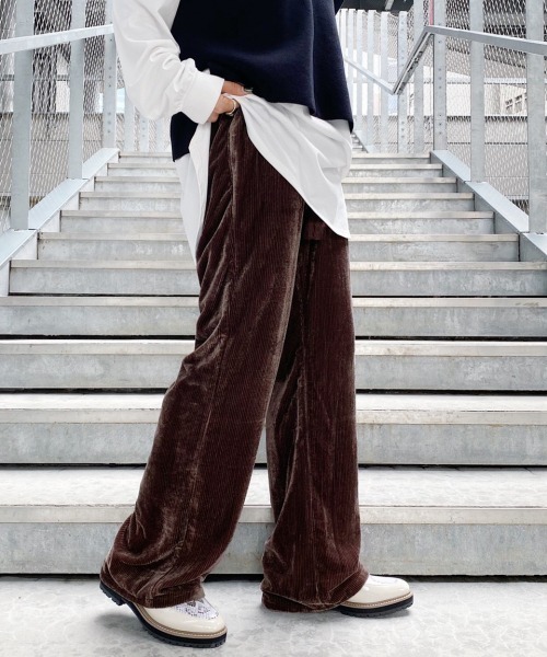 PAGEBOY（ページボーイ）の「エアリーベロアルーズパンツ【セミフレアシルエット】（その他パンツ・レディース・ブラック/ダークブラウン/アクア/パープル・FREE）」の3枚目の写真