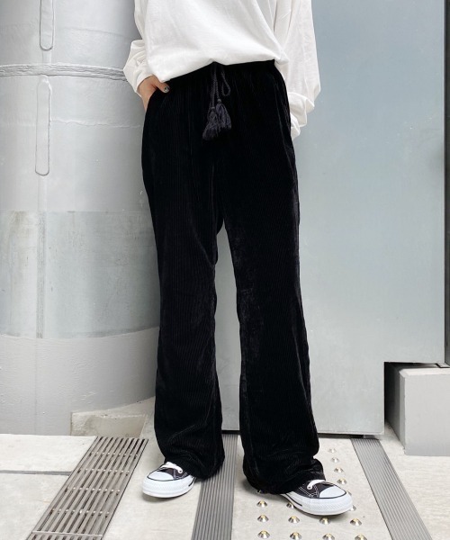 PAGEBOY（ページボーイ）の「エアリーベロアルーズパンツ【セミフレアシルエット】（その他パンツ・レディース・ブラック/ダークブラウン/アクア/パープル・FREE）」の2枚目の写真