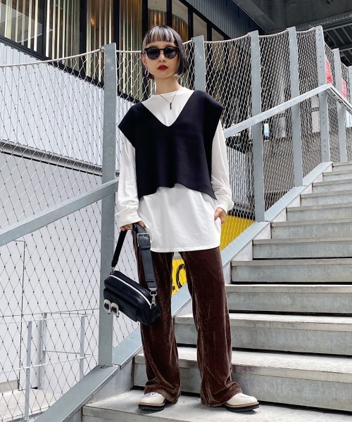 PAGEBOY（ページボーイ）の「エアリーベロアルーズパンツ【セミフレアシルエット】（その他パンツ・レディース・ブラック/ダークブラウン/アクア/パープル・FREE）」の7枚目の写真