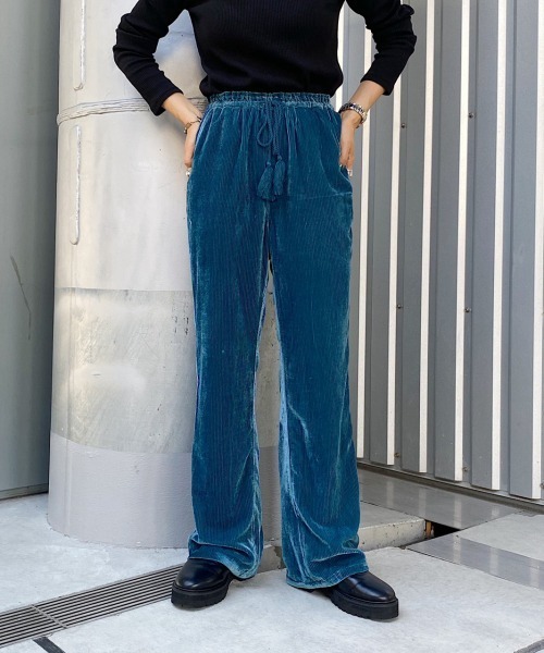 PAGEBOY（ページボーイ）の「エアリーベロアルーズパンツ【セミフレアシルエット】（その他パンツ・レディース・ブラック/ダークブラウン/アクア/パープル・FREE）」の8枚目の写真