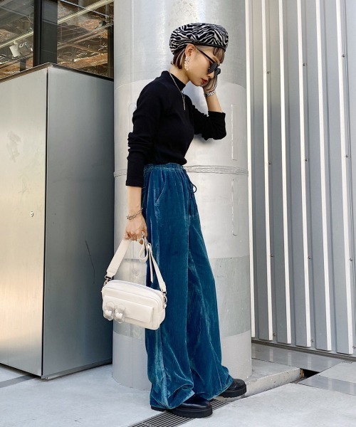 PAGEBOY（ページボーイ）の「エアリーベロアルーズパンツ【セミフレアシルエット】（その他パンツ・レディース・ブラック/ダークブラウン/アクア/パープル・FREE）」の10枚目の写真