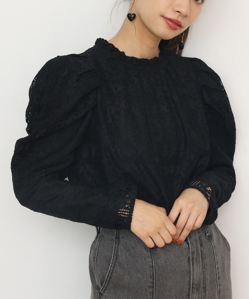 one after another NICE CLAUP(ワンアフターアナザーナイスクラップ)の「総レースパフ袖トップス(シャツ/ブラウス・レディース・ベージュ/ブラック/アイボリー・FREE)」の3枚目の写真