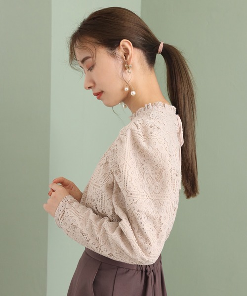 one after another NICE CLAUP(ワンアフターアナザーナイスクラップ)の「総レースパフ袖トップス(シャツ/ブラウス・レディース・ベージュ/ブラック/アイボリー・FREE)」の5枚目の写真