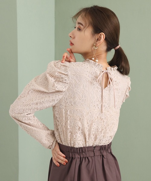 one after another NICE CLAUP(ワンアフターアナザーナイスクラップ)の「総レースパフ袖トップス(シャツ/ブラウス・レディース・ベージュ/ブラック/アイボリー・FREE)」の4枚目の写真