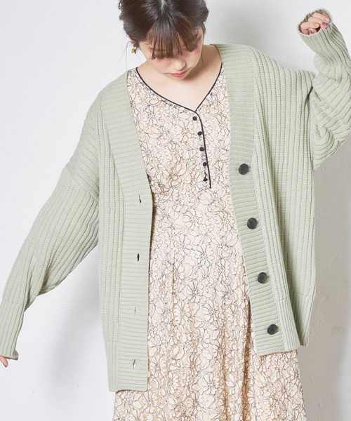 natural couture(ナチュラルクチュール)の「太リブミドルカーディガン(カーディガン/ボレロ・レディース・オフホワイト/グレー/ライトベージュ/カーキ・FREE)」の4枚目の写真