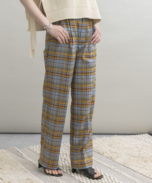 UR Lab.（アーバンリサーチラボ）の「『34サイズ/低身長向けも展開』チェックワイドパンツ（その他パンツ・レディース・ネイビー/イエロー/ベージュ・38/34/36）」の3枚目の写真
