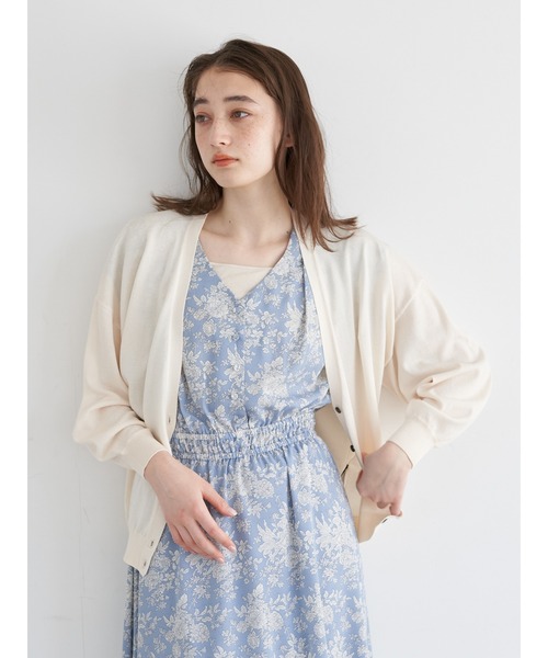 YECCA VECCA（イェッカヴェッカ）の「Vネックカーディガン＊（カーディガン/ボレロ・レディース・ブラック/ベージュ/グリーン/アイボリー・FREE）」の2枚目の写真