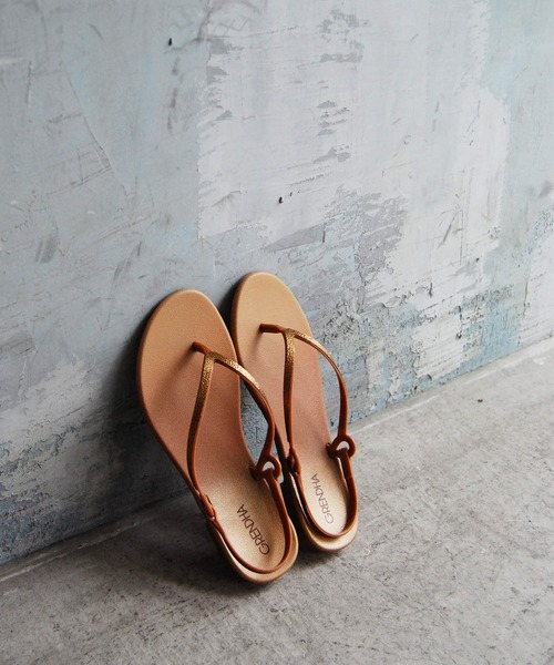 grendha（グレンダ）の「【WEB限定】【GRENDHA】グレンダ CACAU VERSTAIL（サンダル・レディース・ゴールド/ブラック・23.0cm/24.0cm）」の2枚目の写真