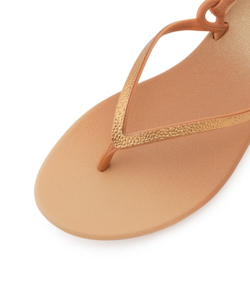 grendha（グレンダ）の「【WEB限定】【GRENDHA】グレンダ CACAU VERSTAIL（サンダル・レディース・ゴールド/ブラック・23.0cm/24.0cm）」の7枚目の写真