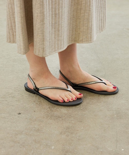 grendha（グレンダ）の「【WEB限定】【GRENDHA】グレンダ CACAU VERSTAIL（サンダル・レディース・ゴールド/ブラック・23.0cm/24.0cm）」の16枚目の写真