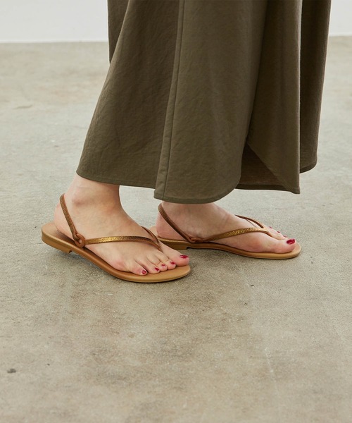 grendha（グレンダ）の「【WEB限定】【GRENDHA】グレンダ CACAU VERSTAIL（サンダル・レディース・ゴールド/ブラック・23.0cm/24.0cm）」の15枚目の写真