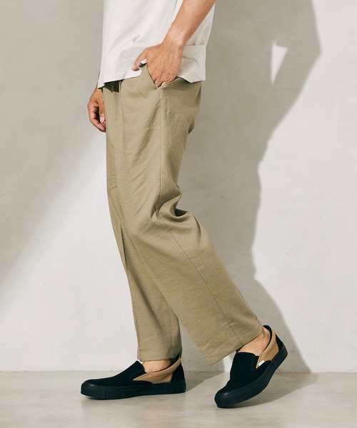 JOURNAL STANDARD relume（ジャーナルスタンダード　レリューム）の「FLANDERS LINEN/フランダースリネン テーパードタック パンツ（スラックス・メンズ・ネイビー/ホワイト×ホワイト/ベージュ系その他・SMALL/MEDIUM/LARGE）」の2枚目の写真