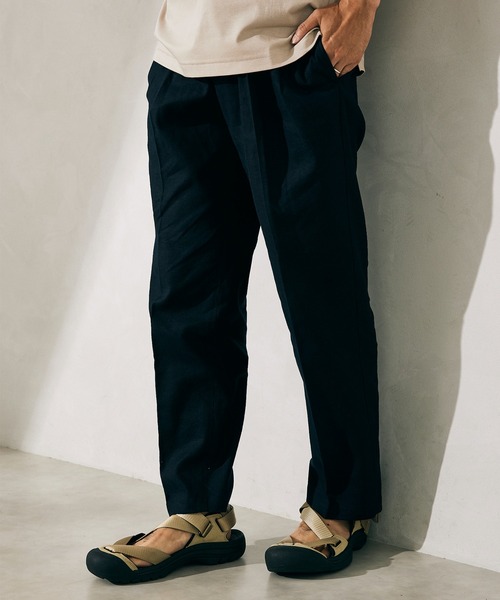 JOURNAL STANDARD relume（ジャーナルスタンダード　レリューム）の「FLANDERS LINEN/フランダースリネン テーパードタック パンツ（スラックス・メンズ・ネイビー/ホワイト×ホワイト/ベージュ系その他・SMALL/MEDIUM/LARGE）」の3枚目の写真