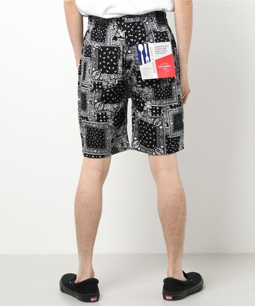 THISIS(ディスイズ)の「バンダナペイズリー シェフショーツ(その他パンツ・メンズ・ホワイト/ブラック・SMALL/LARGE/X-LARGE/MEDIUM)」の3枚目の写真