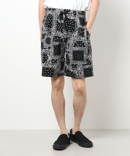 THISIS(ディスイズ)の「バンダナペイズリー シェフショーツ(その他パンツ・メンズ・ホワイト/ブラック・SMALL/LARGE/X-LARGE/MEDIUM)」の5枚目の写真