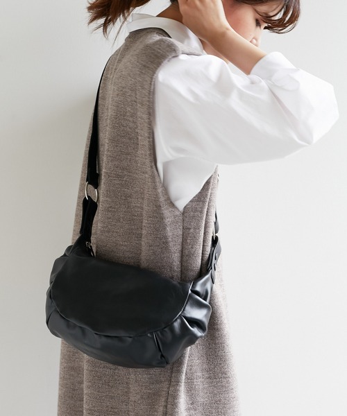 GALLARDAGALANTE（ガリャルダガランテ）の「2WAYラウンドギャザーバッグ（ショルダーバッグ・レディース・ブラック/ベージュ・FREE）」の6枚目の写真