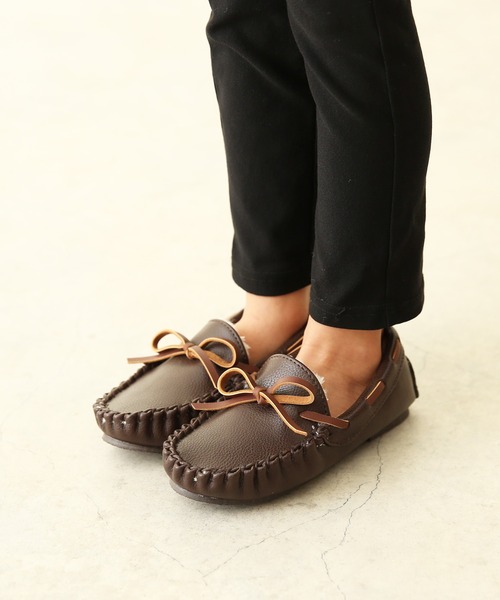mooimooi（モーイモーイ）の「ベビー&キッズ モカシン（モカシン/デッキシューズ・キッズ・ブラック/ブラウン/キャメル/スモークピンク/グレイッシュベージュ/アイボリー/チャコールグレー・16.0cm/17.0cm/18.0cm/19.0cm/20.0cm/21.0cm）」の15枚目の写真
