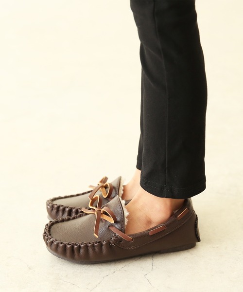 mooimooi（モーイモーイ）の「ベビー&キッズ モカシン（モカシン/デッキシューズ・キッズ・ブラック/ブラウン/キャメル/スモークピンク/グレイッシュベージュ/アイボリー/チャコールグレー・16.0cm/17.0cm/18.0cm/19.0cm/20.0cm/21.0cm）」の16枚目の写真