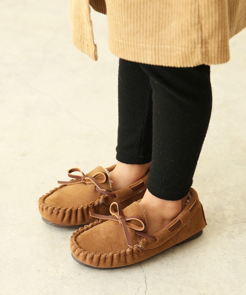 mooimooi（モーイモーイ）の「ベビー&キッズ モカシン（モカシン/デッキシューズ・キッズ・ブラック/ブラウン/キャメル/スモークピンク/グレイッシュベージュ/アイボリー/チャコールグレー・16.0cm/17.0cm/18.0cm/19.0cm/20.0cm/21.0cm）」の22枚目の写真