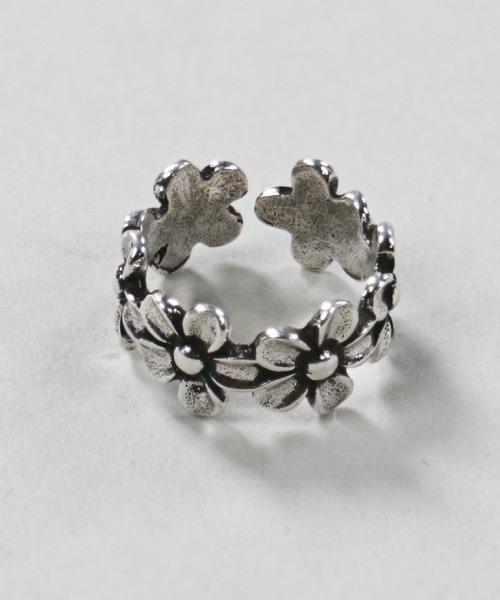 SPINNS（スピンズ）の「デイジーモチーフ メタルリング（リング・レディース・シルバー・13）」の2枚目の写真