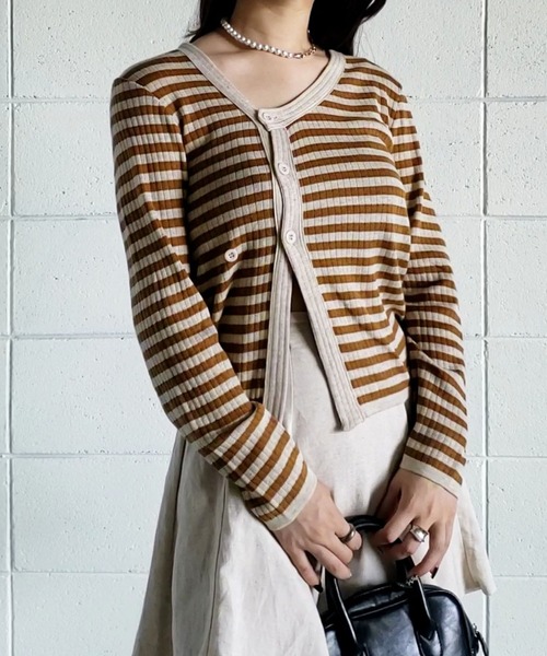 me+em select（ミームセレクト）の「【数量限定販売】釦スリットリブボーダートップス（カーディガン/ボレロ・レディース・ブラウン/ブラック/グレー/グリーン・FREE）」の5枚目の写真