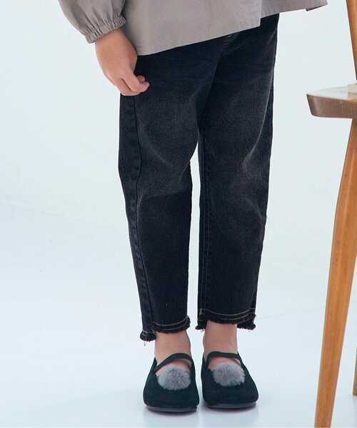 apres les cours(アプレレクール)の「裾フリンジデニムパンツ 9分丈_ストレッチ(デニムパンツ・キッズ・ブルー/ブラック・80/120/140/110/130/90/100)」の2枚目の写真