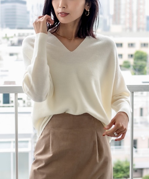 RIVE DROITE（リヴドロワ）の「毎シーズン人気の定番アイテム　ウール100バックボリュームニット（ニット/セーター・レディース・オフホワイト/ブラック/ピンク/ミント/バイオレット・FREE）」の2枚目の写真
