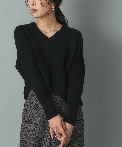 RIVE DROITE（リヴドロワ）の「毎シーズン人気の定番アイテム　ウール100バックボリュームニット（ニット/セーター・レディース・オフホワイト/ブラック/ピンク/ミント/バイオレット・FREE）」の3枚目の写真