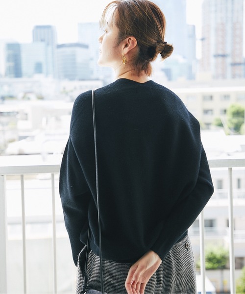 RIVE DROITE（リヴドロワ）の「毎シーズン人気の定番アイテム　ウール100バックボリュームニット（ニット/セーター・レディース・オフホワイト/ブラック/ピンク/ミント/バイオレット・FREE）」の22枚目の写真