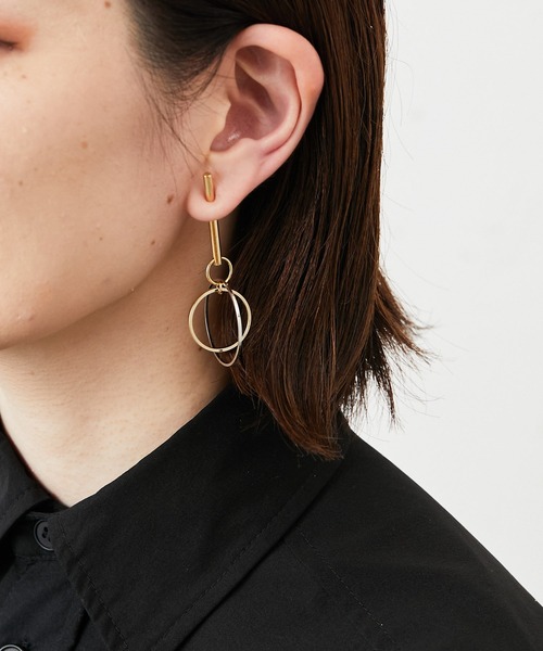 ear PAPILLONNER（イアパピヨネ）の「縦直サークルピアス（ピアス（片耳用）・レディース・シルバー×ゴールド・FREE）」の2枚目の写真