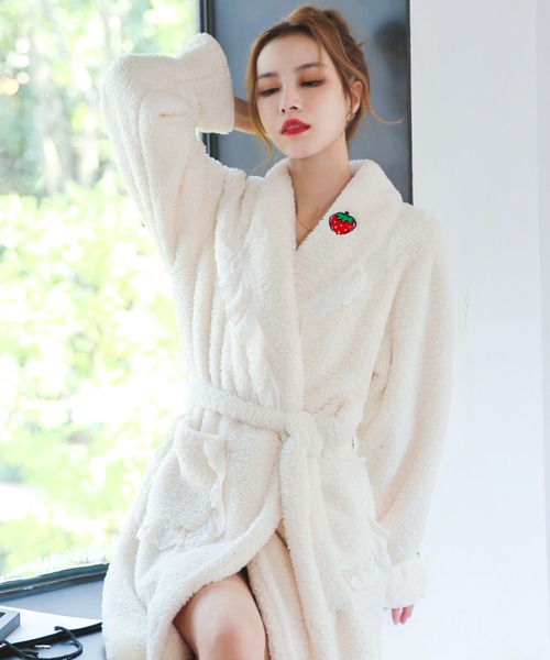 OSYAREVO（オシャレボ）の「ドッキングレース ボアニットガウン ルームウェア（ガウン/バスローブ・レディース・ホワイト・FREE）」の2枚目の写真